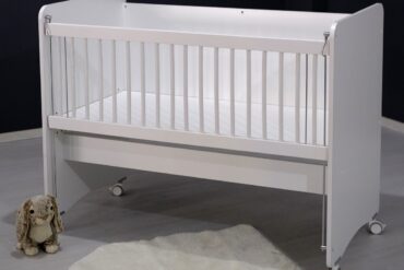 BW1060 White Mother Side Crib with wheels 120 X60
