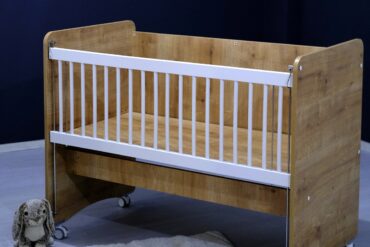 BW1061 Wooden Mother Side Crib with wheels 120 X60