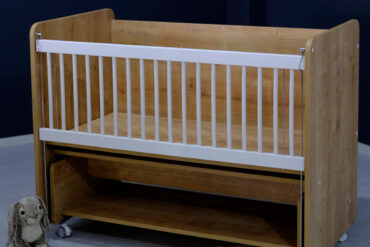 BW1091 Wooden Rocking Mother Side Crib with wheels 120 X60