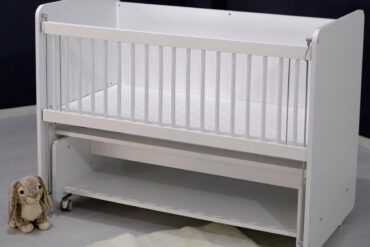 BW1090 White Rocking Mother Side Crib with wheels 120 X60 