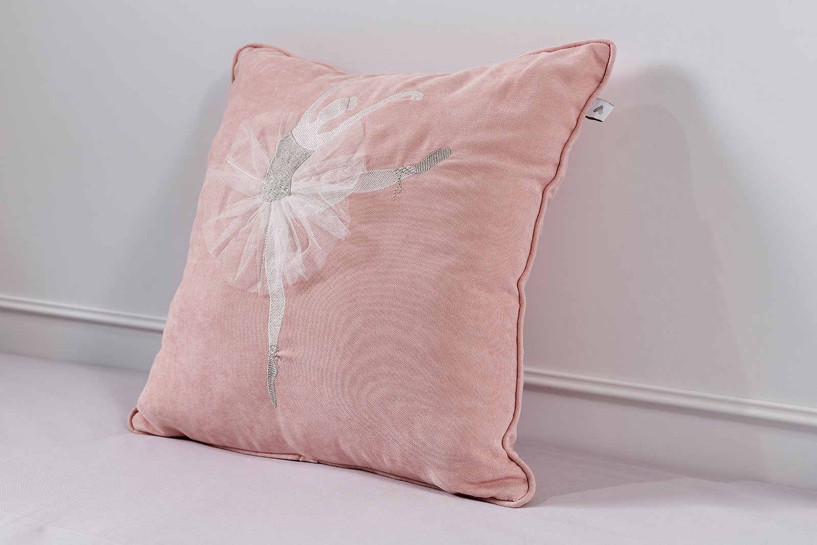 Almila Cushion Ballerina No:01 product thumbnail 3