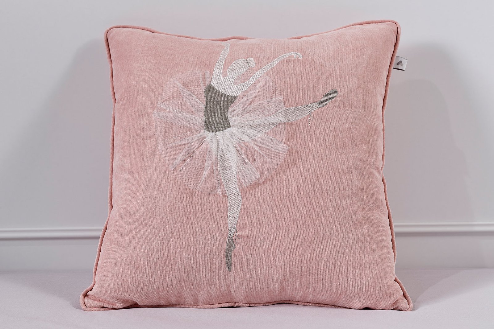 Almila Cushion Ballerina No:01 product thumbnail 2