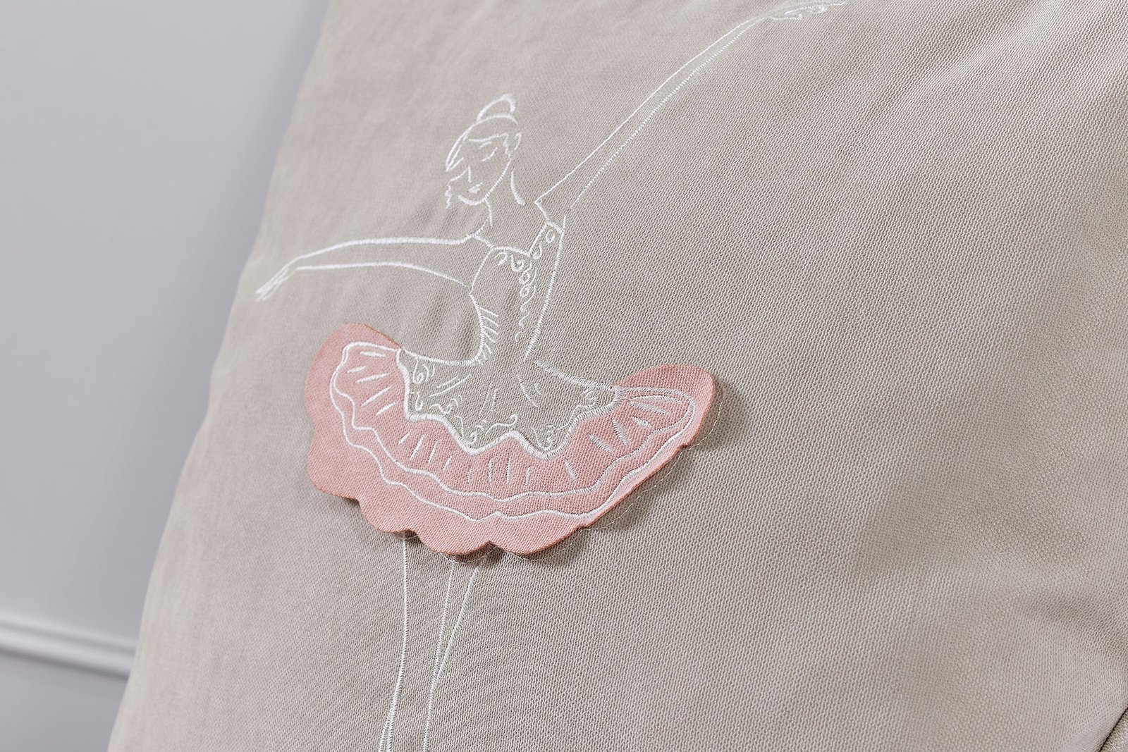 Almila Cushion Ballerina No:02 product thumbnail 4