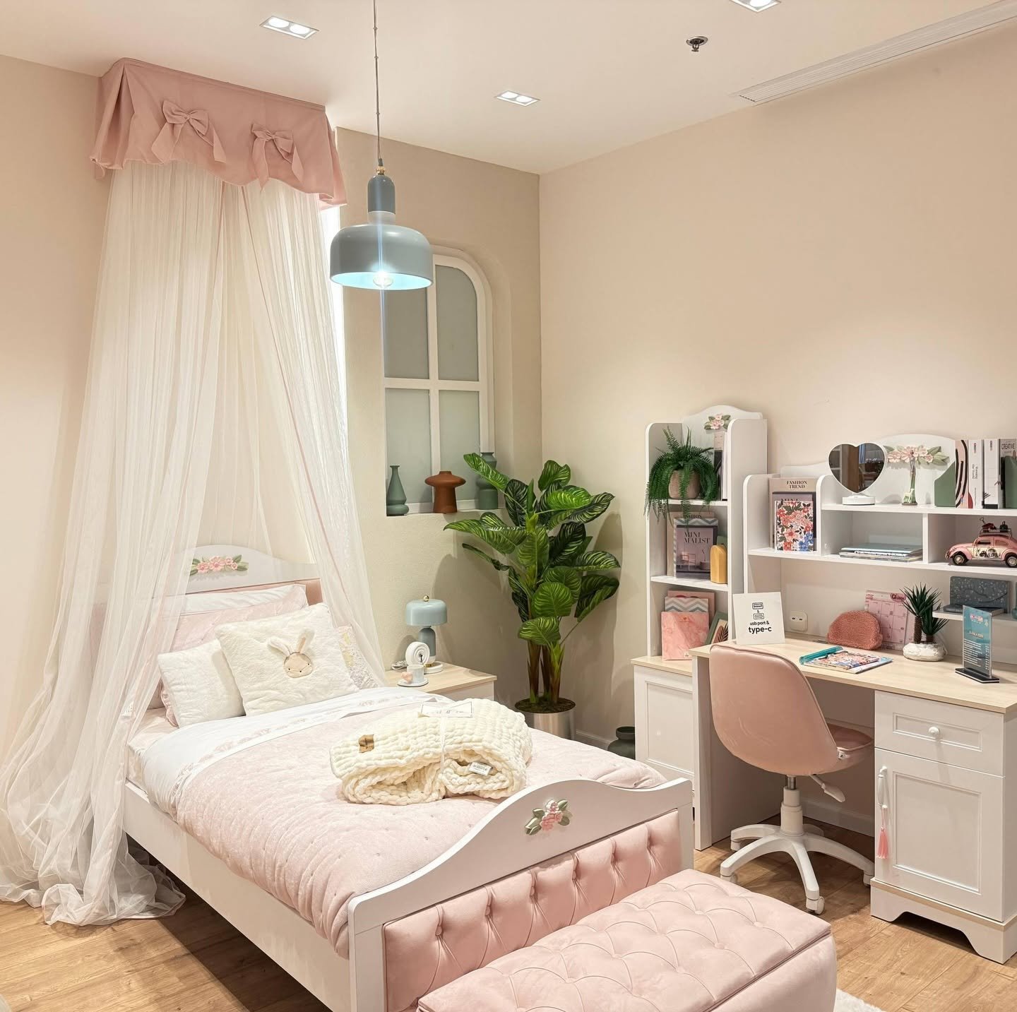 Almila Bianca Room