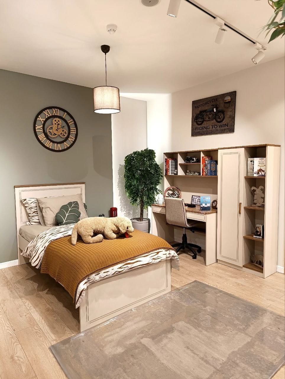 Almila Story Room With Study Desk And Bookshelf