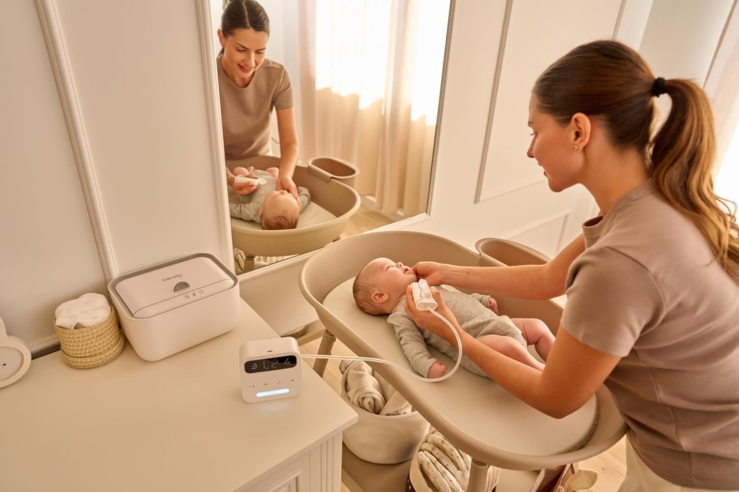 Lionelo Rosie Changing Table with Wheels product thumbnail 5
