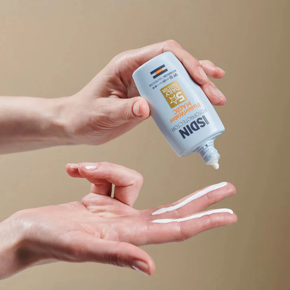 Isdin Fotoprotector Fusion Water Spf50 50ml product thumbnail 2