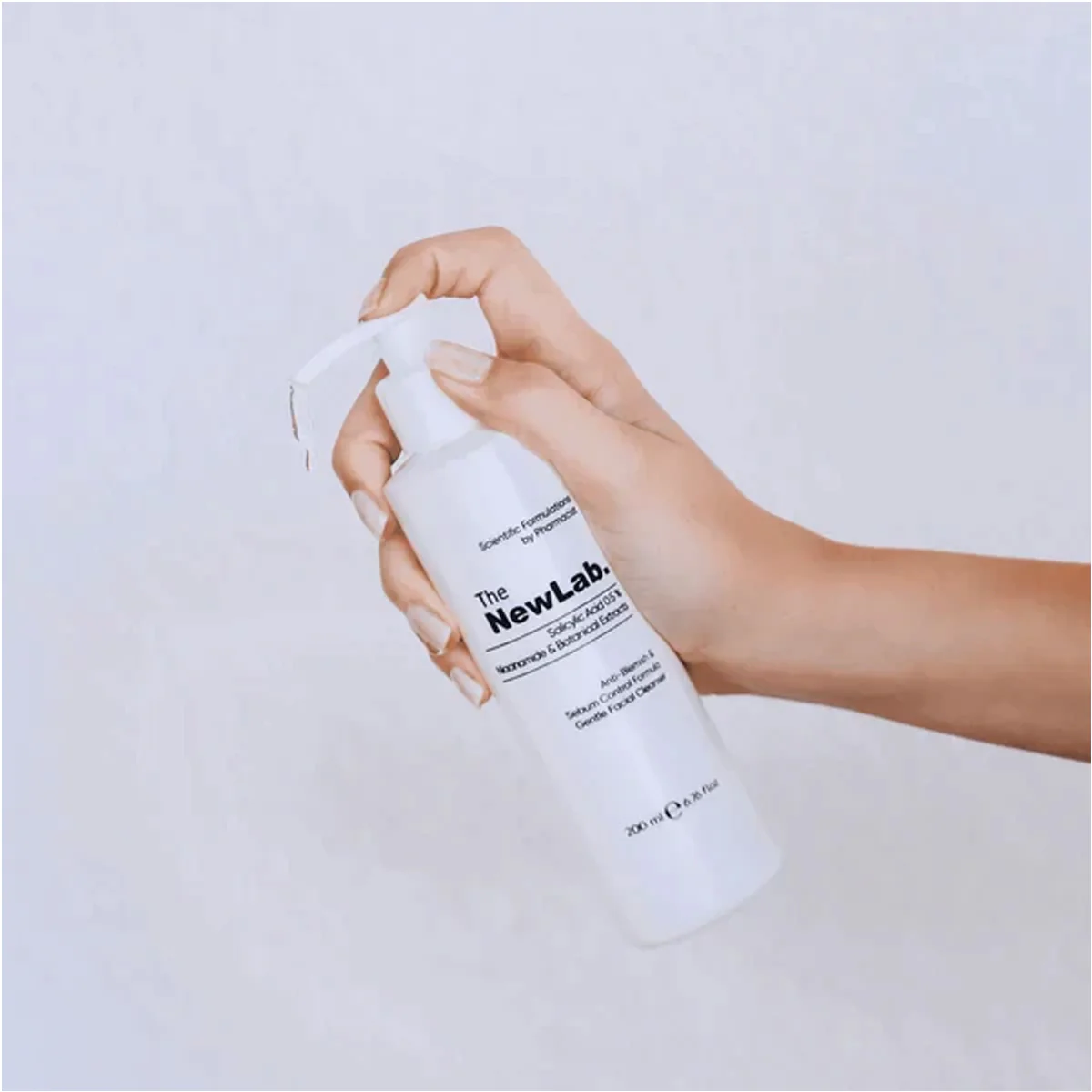 The NewLab Salicylic Acid 0.5% + Niacinamide + Botanical Extracts Cleansing Gel 200ml product thumbnail 3
